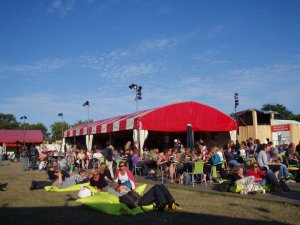 Beukentent 10 x 10m zijzeilen open